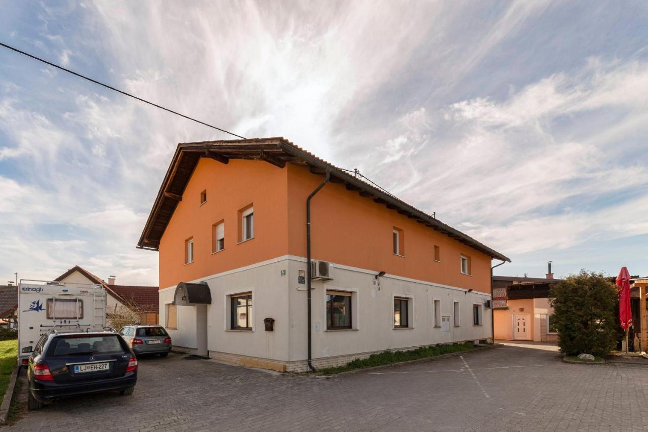 Apartments Keber Любляна Экстерьер фото